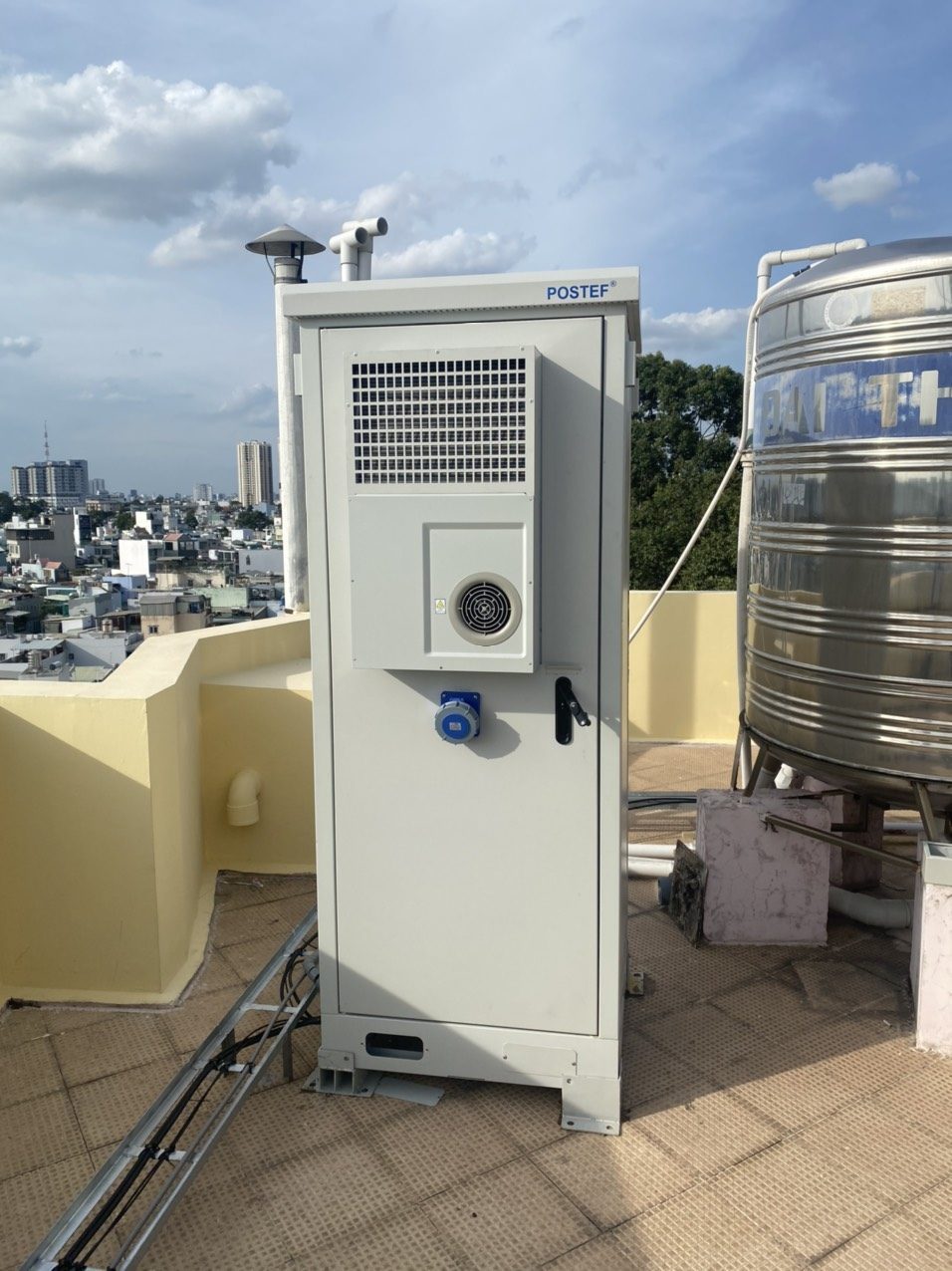 Tủ outdoor compact chuẩn IP65 - chứa BTS/NodeB và nguồn DC